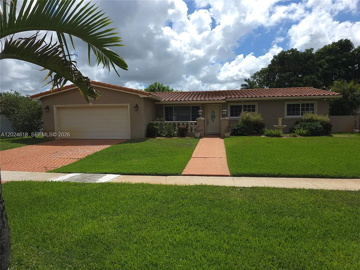 Photo 1 of 20 - 2091 NW 85th Way - Pembroke Pines, FL Primary Photo - 2091 NW 85th Way