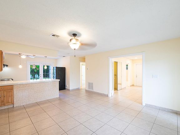5th image of 4500 NE 15th Avenue
