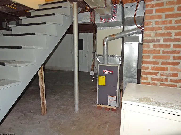 836 Fairmont Rd — Photo 15