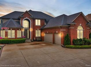 57281 Scenic Hollow Dr, Washington, MI