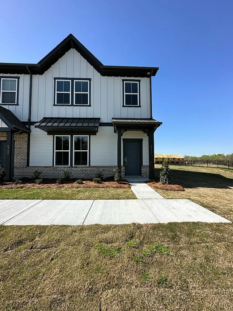 3 bed, 2.5 bath, 1849 sqft, $2,499 — Photo 2