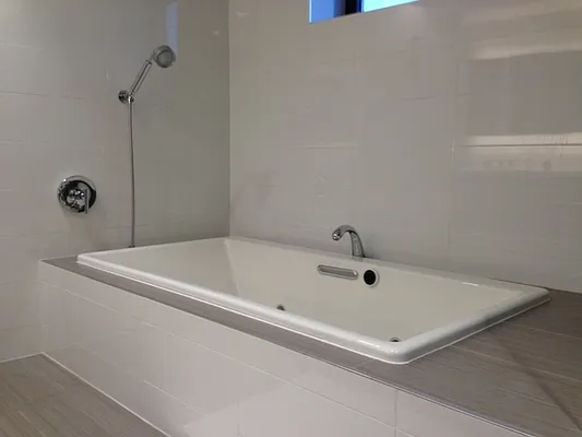 Rented by Winzone Realty Inc | media 8