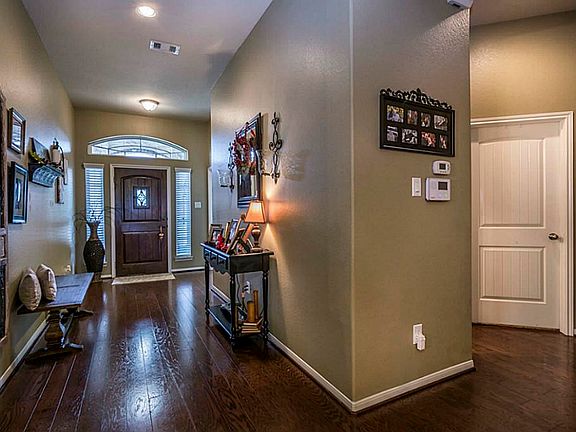 5th image of 2086 Silverthorn Ln