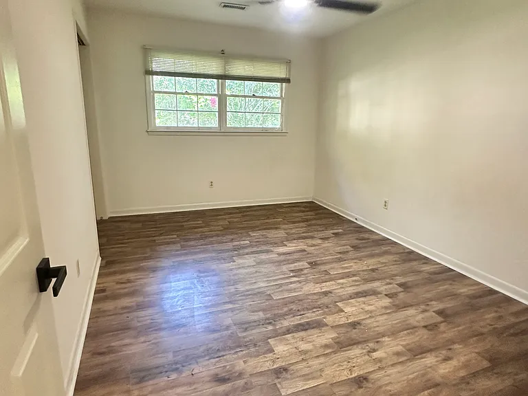 1105 Buena Vista Dr — Photo 8