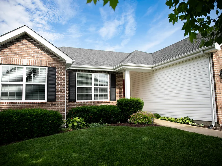 1004 Stillwater Dr — Photo 3