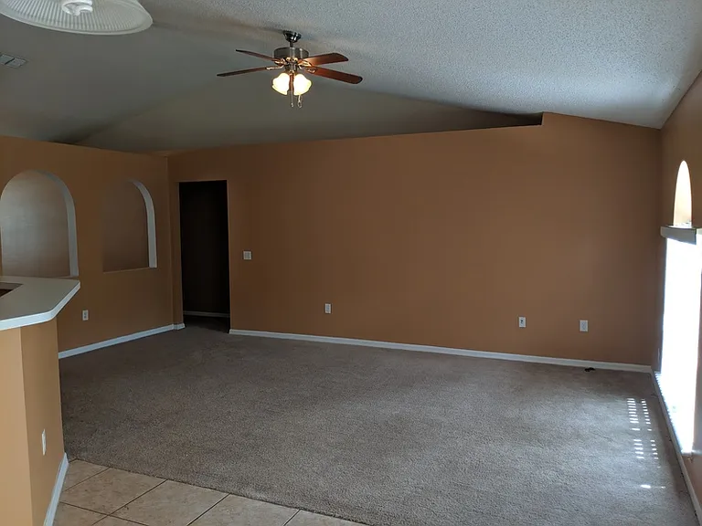 1907 Manatee Dr — Photo 5