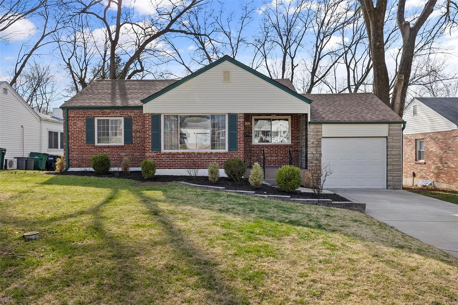 1125 Pinetree Ln photo 1