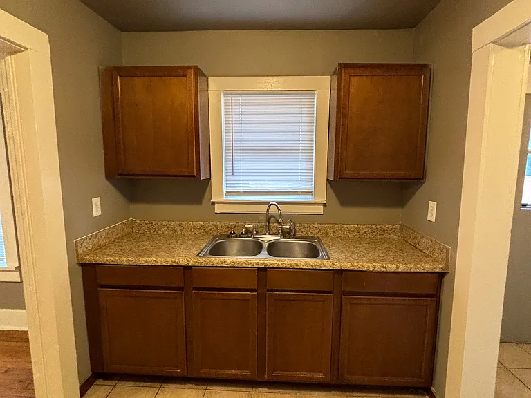 1235 S Lewis Pl — Photo 7