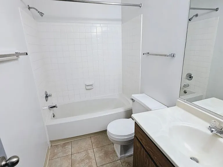 Sugarbush Apartments — Photo 165