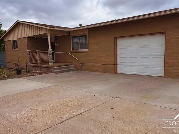 1115 N 14th Ave, Dodge City, KS 67801