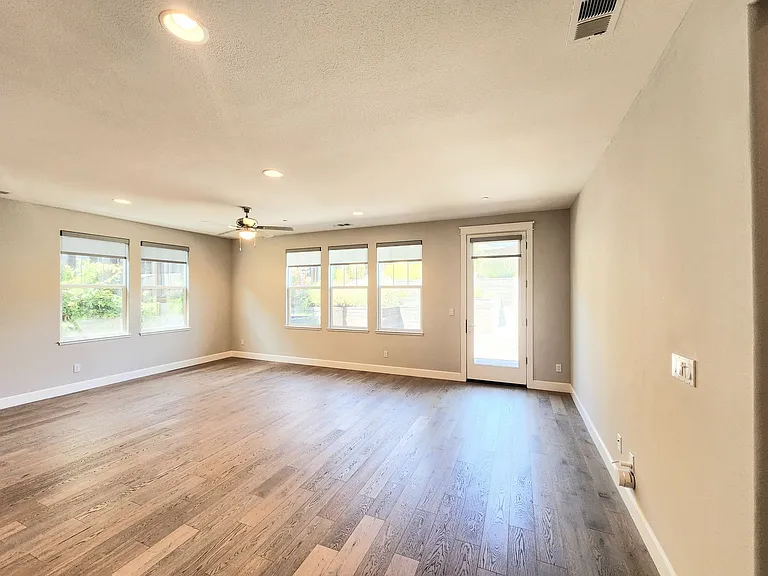 1655 Claremont Dr — Photo 22