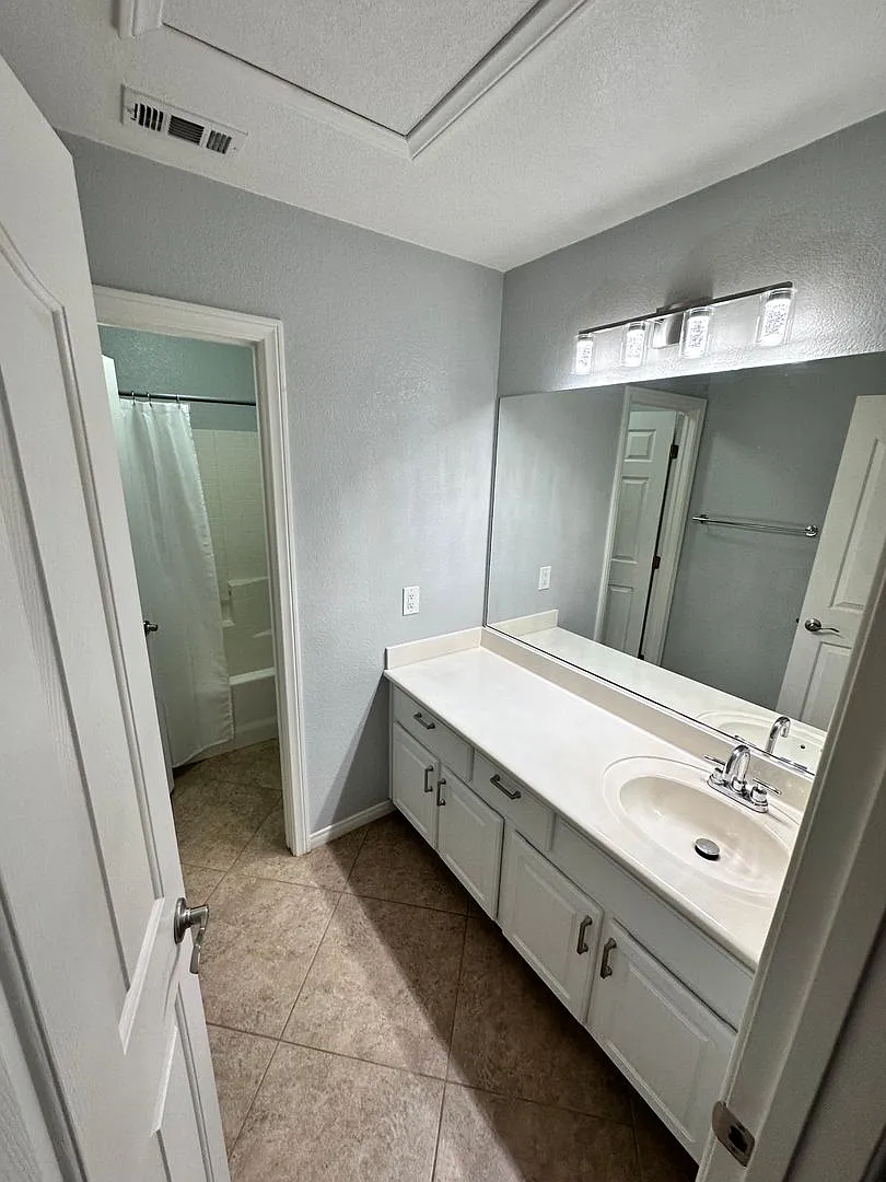 Single Story Home in the Northwest w/ 3 Car Garage — Photo 3