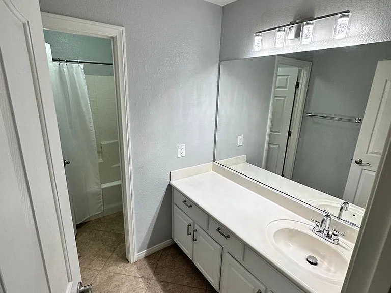 5317 Blue Evergreen Ave — Photo 3
