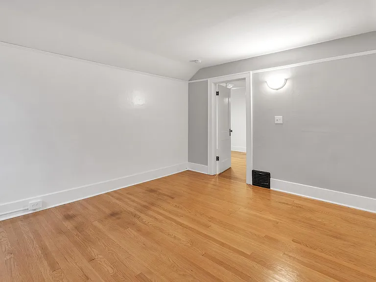 1046 Courtney St NW #2 — Photo 5
