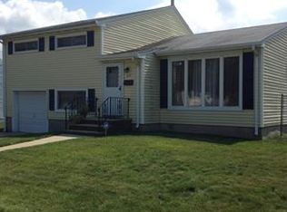 65 Albert Dr, Parlin, NJ 08859