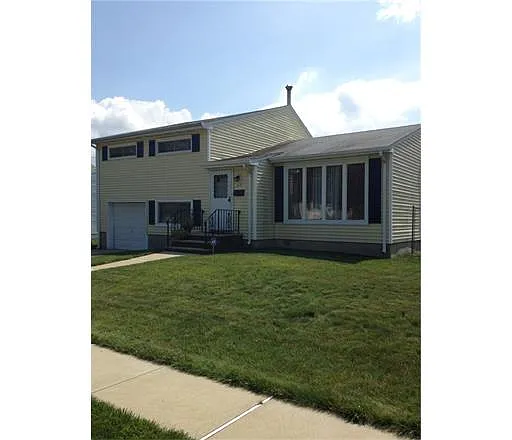 65 Albert Dr photo 1