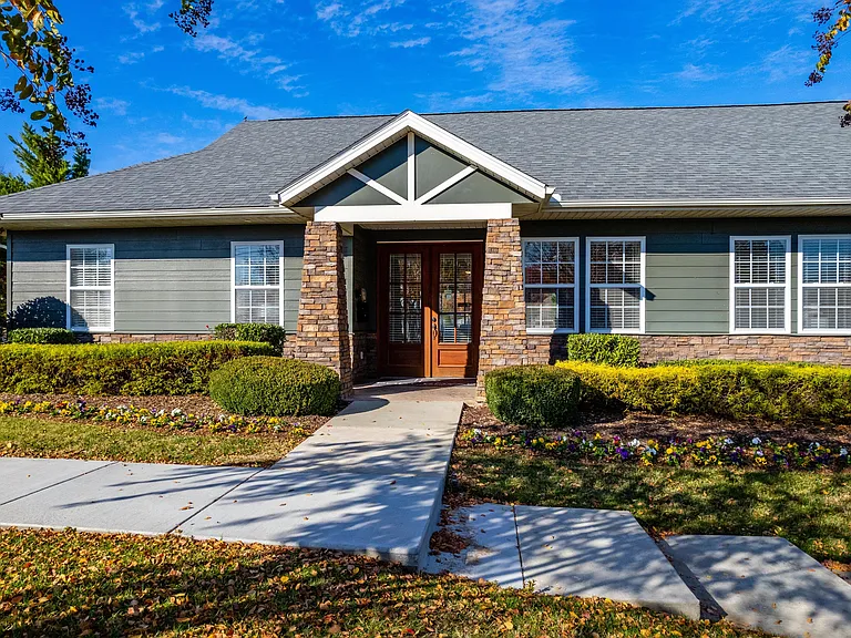 Community Clubhouse & Leasing Office