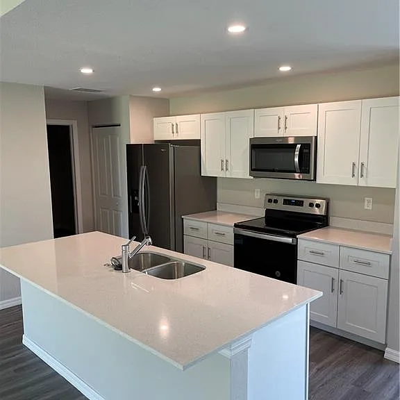 609 NW 25th St — Photo 3