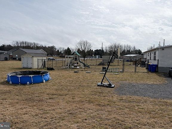 3rd image of 21991 Conrail Rd