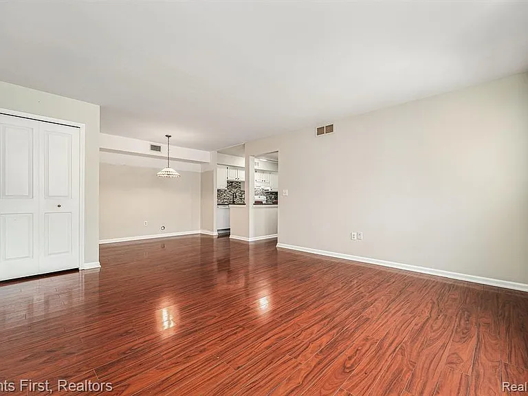 164 Pinewood Dr — Photo 4