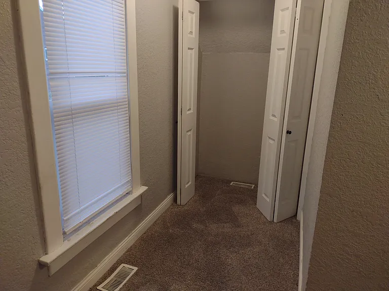 520 S Clark St — Photo 6