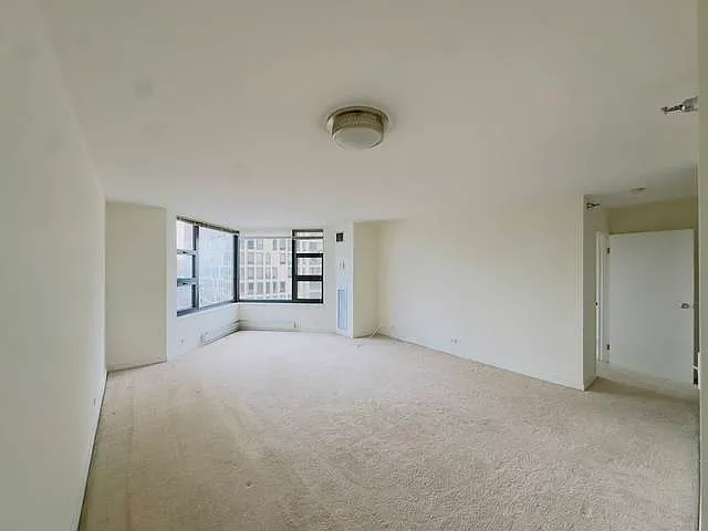 1 bed, 800 sqft, $2,400 — Photo 1