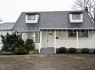 924 W Shelley Rd, Bellmore, NY 11710