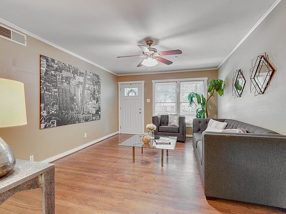 3rd image of 6325 Woodbine Dr
