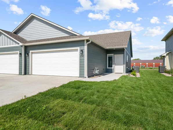 2724 Tim Rogers Ln, Salina, KS 67401