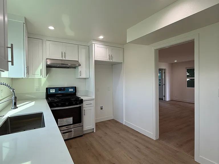 2465 Torrance Blvd — Photo 9