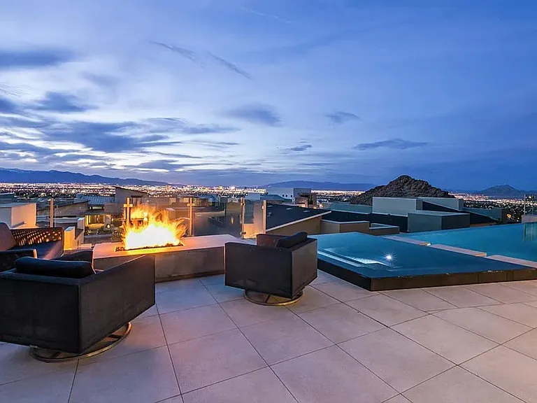 FirePit and Outside seating