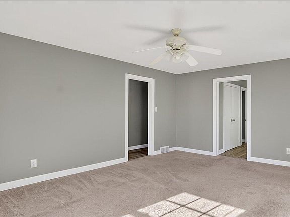 5th image of 126 White Oak Dr
