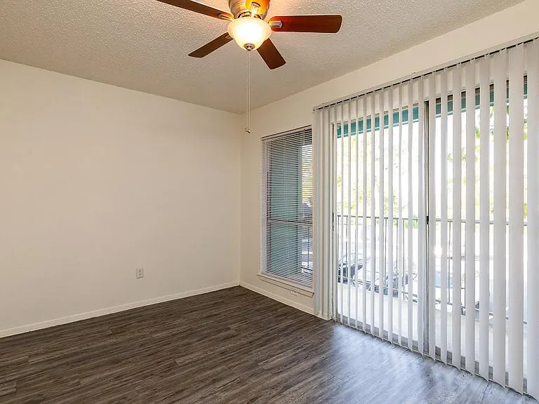 The Oaks Apartments — Photo 53