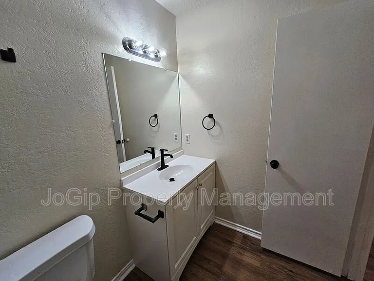 311 Bryant Ln — Photo 18