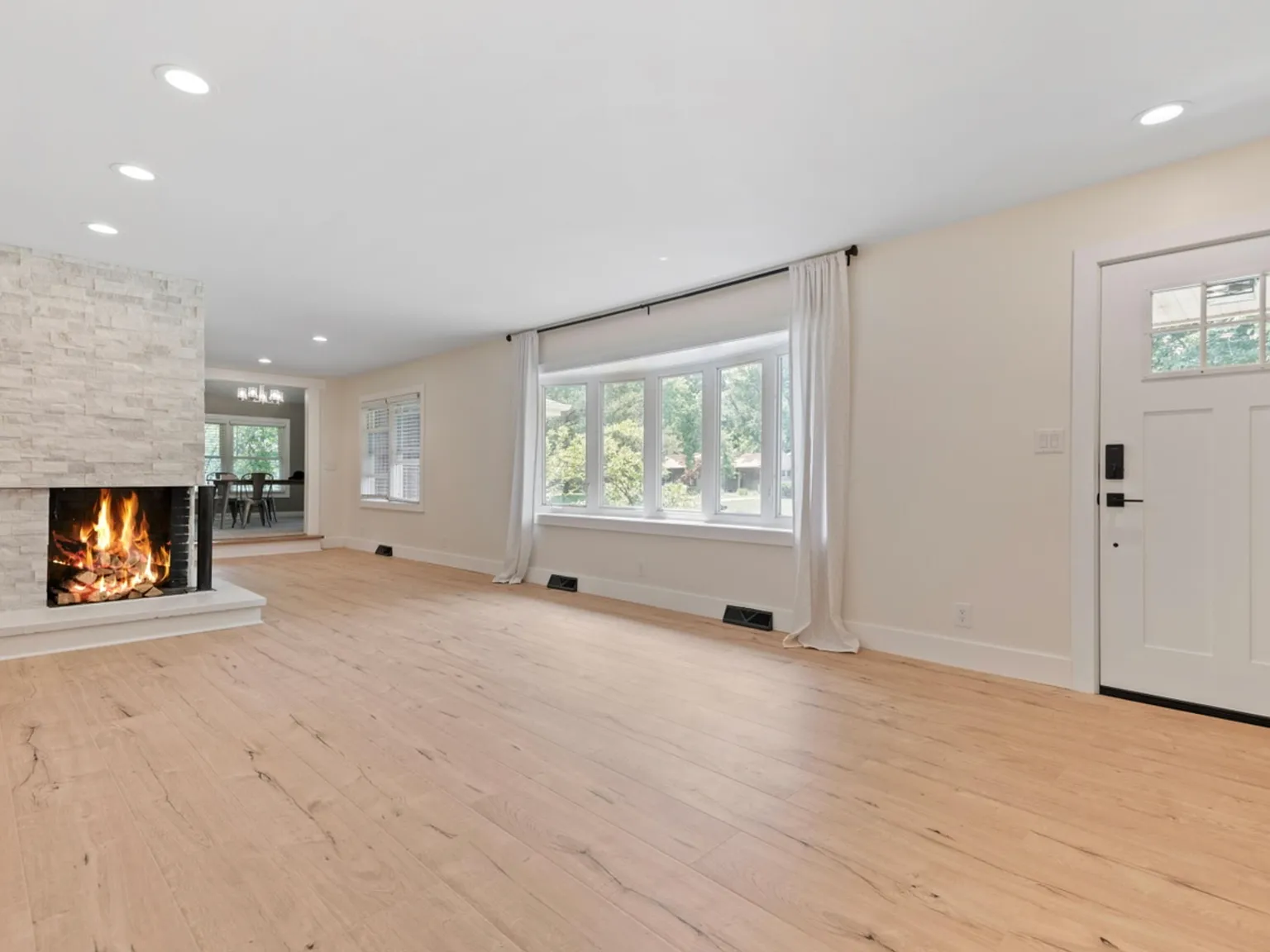 3 bed, 2.5 bath, 2461 sqft, $3,000 — Photo 4