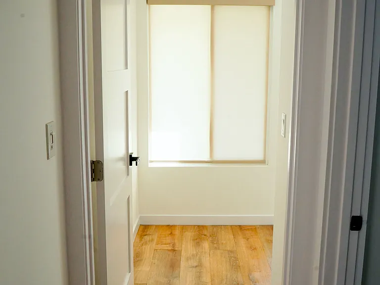 629 W Hillsdale St — Photo 32