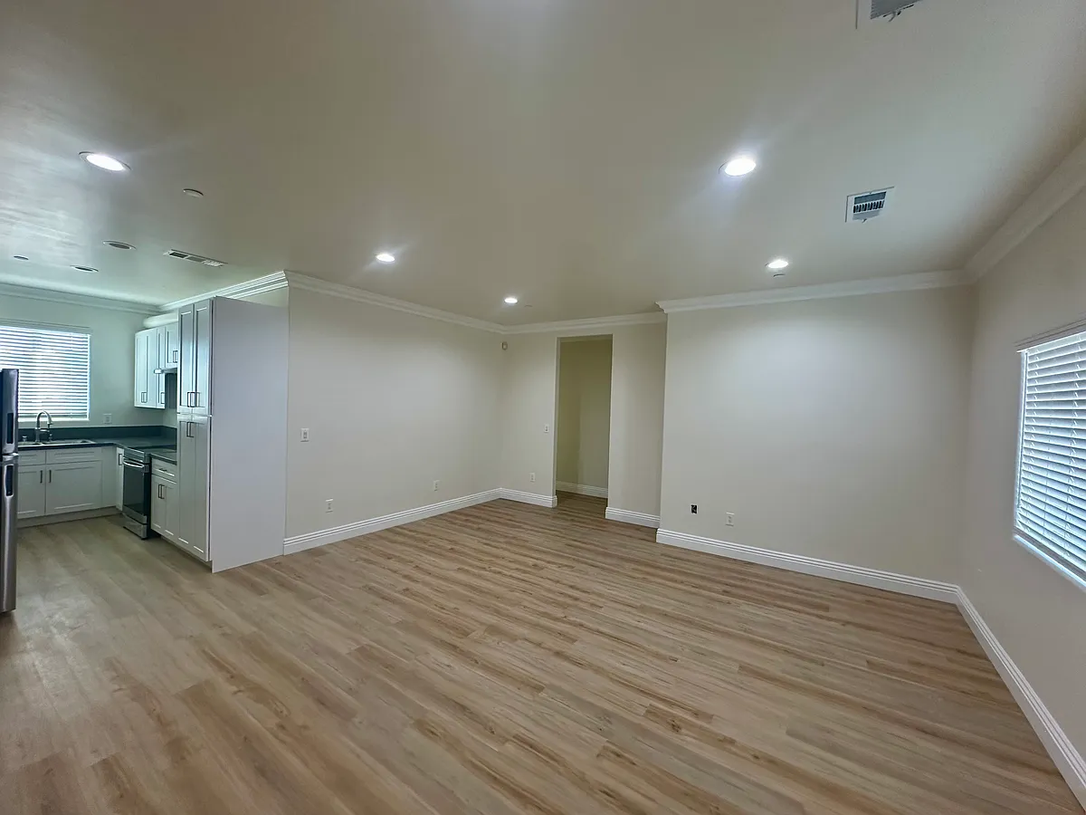 Open floor plan living room - 548 San Gabriel Blvd