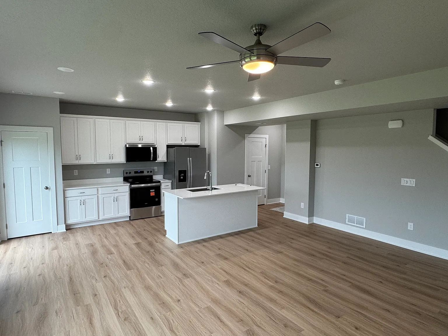4 bed, 2.5 bath, 1708 sqft, $2,040 — Photo 2
