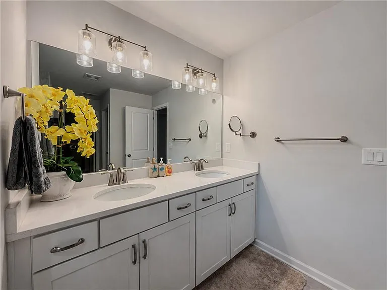 45 Woodford Dr — Photo 25