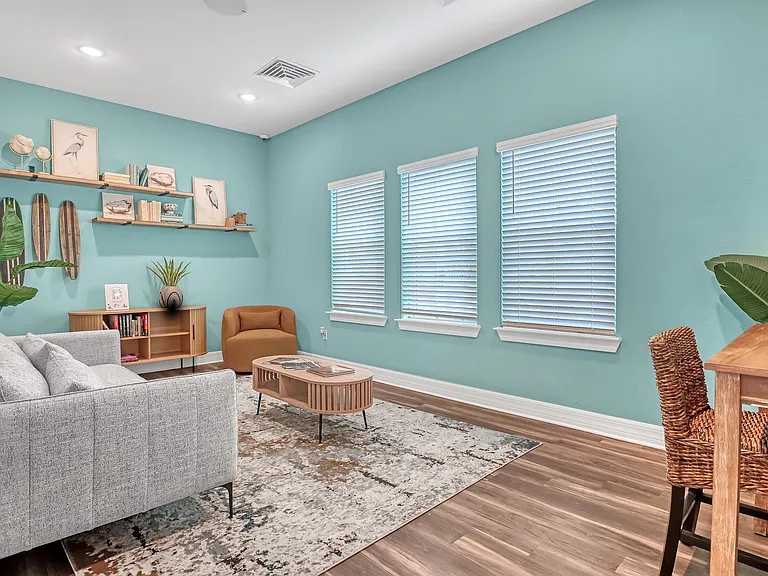 Palm Breeze Apartments — Photo 34