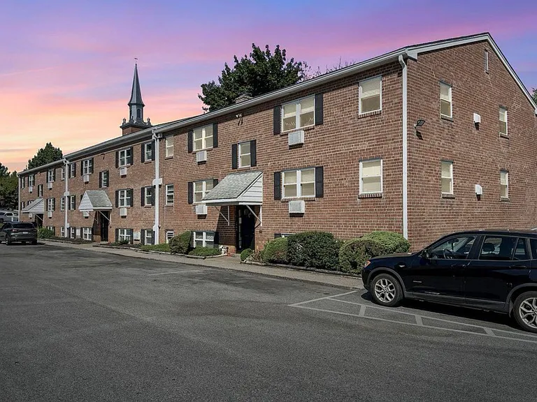 1 Radnor Dr #2 — Photo 3