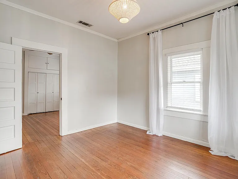 1405 S Henderson St — Photo 32