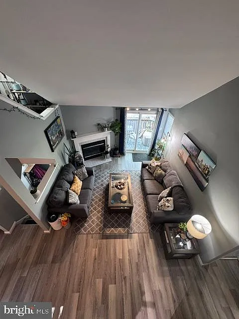 3 bed, 3.0 bath, 1596 sqft, $2,695 — Photo 4