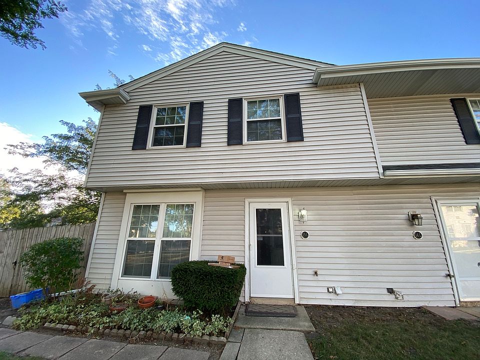 1st image of 15 L Fernwood Dr