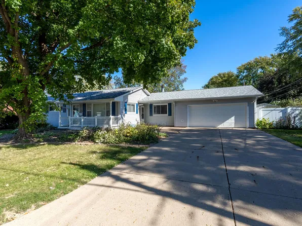 2902 5th St, East Moline, IL 61244