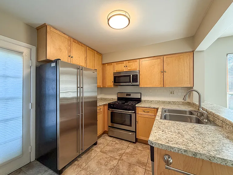 2615 Oakshire Ct — Photo 4