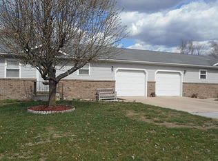 201 Sterling Dr, Moro, IL