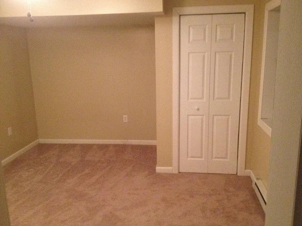 3 bed, 2.5 bath, 1300 sqft, $2,200 — Photo 3