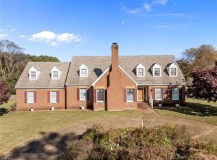 6490 Powhatan Dr, Hayes, VA 23072