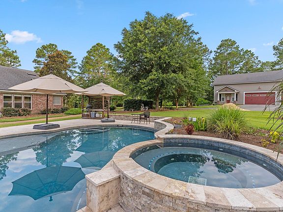4th image of 990 Dogwood Dr